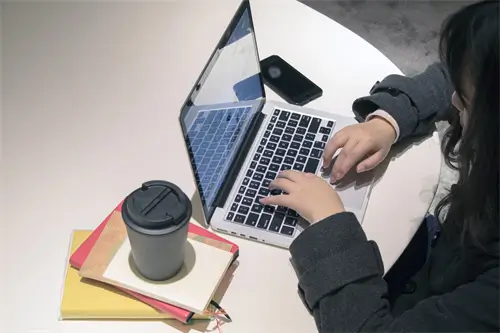 塞尔维亚那边的人到昆明旅游需要准备什么